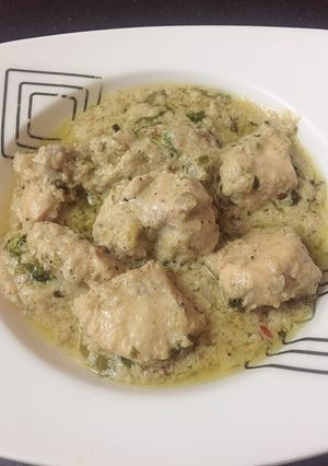 A picture of White chicken karahi.