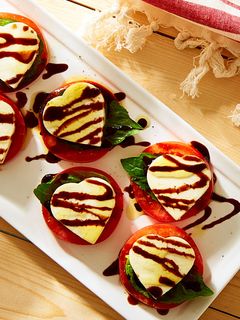 Una foto de Ensalada Caprese de San Valentín
