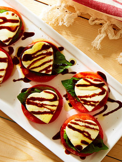 Una foto de Ensalada Caprese de San Valentín