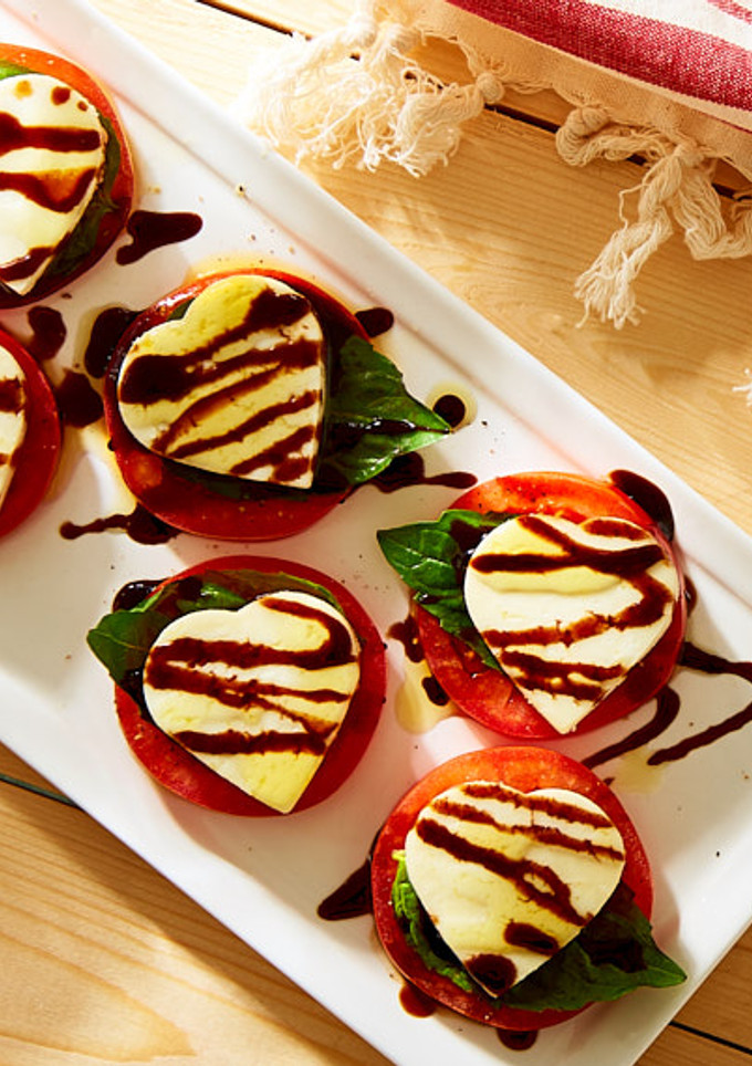 Una foto de Ensalada Caprese de San Valentín