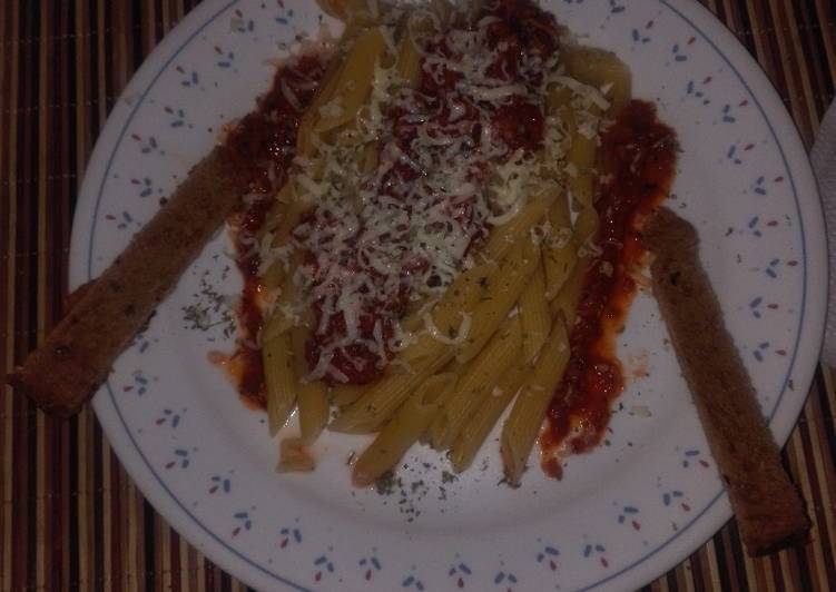 Penne rigatti con atún