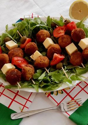 Foto di Spiedini di polpette legumi e verdure