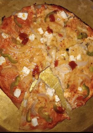 होममेड पिज़्ज़ा (homemade pizza recipe in Hindi) रेसिपी मुख्य फोटो