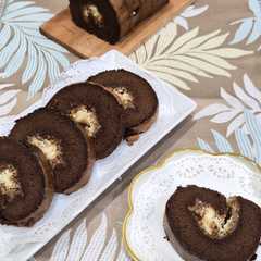 A picture of Bolu Gulung Coklat Jadul Isi Kacang Keju 🥜🧀.