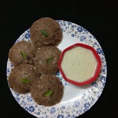 A picture of Sabudana singhara flour idli.