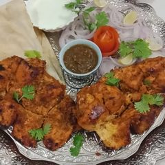 A picture of Chicken tikka with puri.
