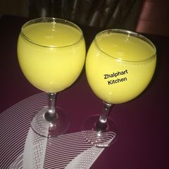 A picture of Pineapple and ginger drink.