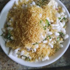 A picture of Puffed rice and papad bhel.