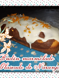 Una foto de Budín Marmolado Glaseado de Naranja 🍊🧡