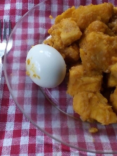 A picture of Porridge yam and hard boiled egg.