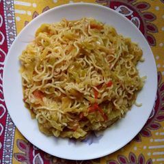 A picture of Indian tadka vegetable noodles.