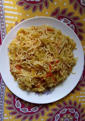 A picture of Indian tadka vegetable noodles.