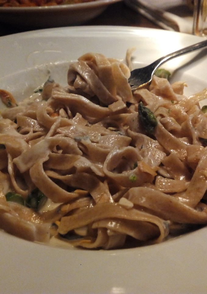 Una foto de Tallarines con queso gorgonzola
