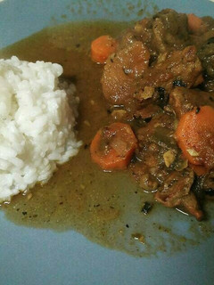 Una foto de Ragout de cerdo con verduras y arroz blanco