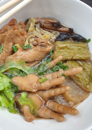 รูปของ บะหมี่ไก่ตุ๋นมะระ