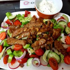 A picture of My Marinated Sriracha Beef with Salad. 😙.
