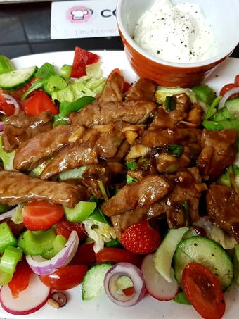 Easy Steps to Prepare Recipe My Marinated Sriracha Beef with Salad. 😙 that is Delicious, Can Spoil the Tongue}