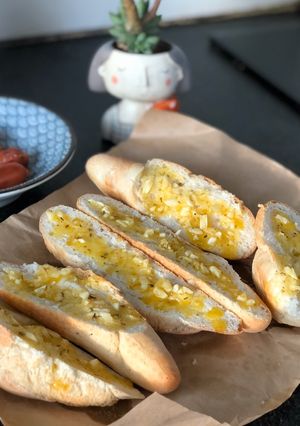Hình của món Bánh mì nướng bơ tỏi bằng nồi chiên không dầu.