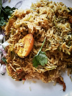 மசாலா முட்டை பிரியாணி (masala muttai biriyani recipe in Tamil) செய்முறை முக்கிய புகைப்படம்