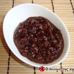 A picture of Sauce with dried figs.