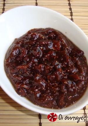 A picture of Sauce with dried figs.