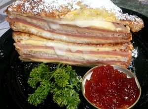รูปของ แซนด์วิชแฮมชีสมอนตี คริสโต (Monte Cristo Sandwich)