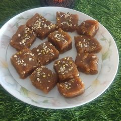 A picture of Coconut, basan sheera barfi.