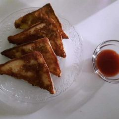 A picture of French Toast.