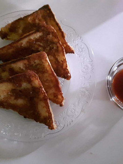 A picture of French Toast.