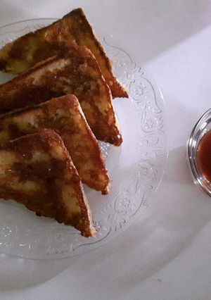 A picture of French Toast.