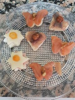 Una foto de Canapés de pan bimbo variados
