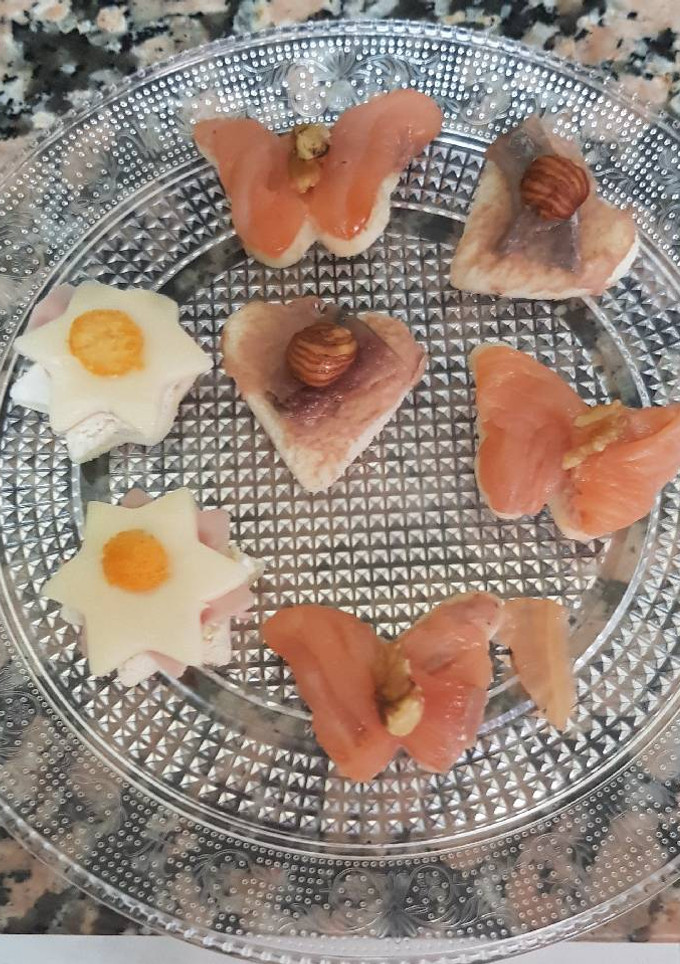 Una foto de Canapés de pan bimbo variados