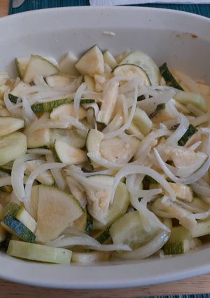 Una foto de Ensalada de zucchini y pepino