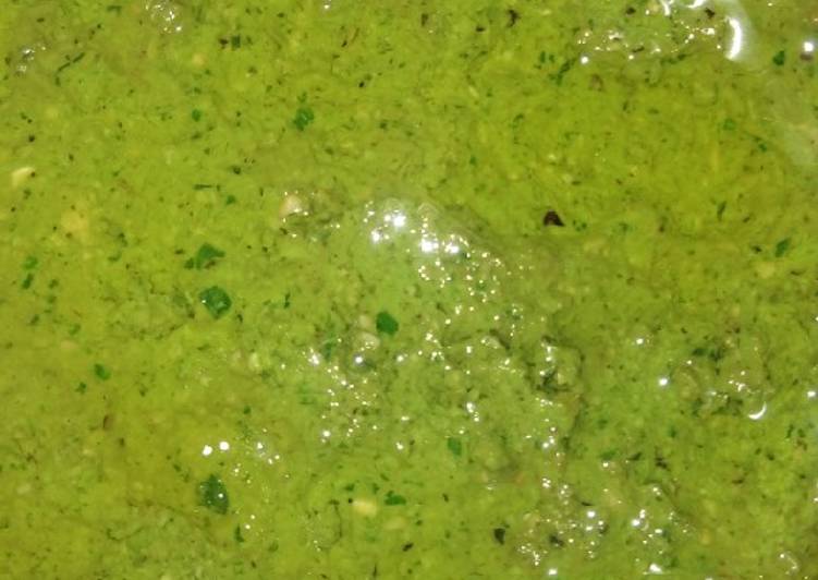 How to Prepare Speedy Italian Pesto Sauce