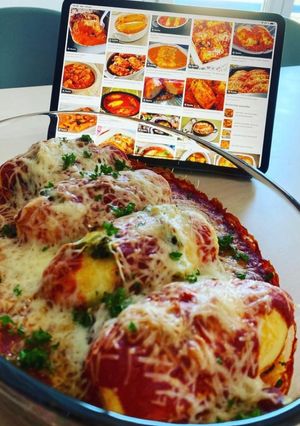Une photo de Quenelles a la sauce tomate et poireaux