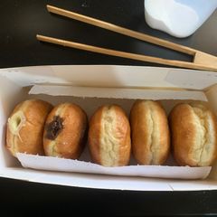 A picture of Bonboloni doughnuts.