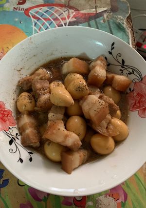 Hình của món Thịt kho trứng cút.