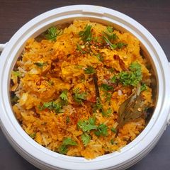 A picture of Paneer makhni biryani.