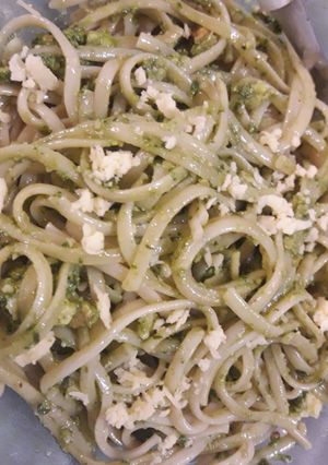 Una foto de Fideos al pesto