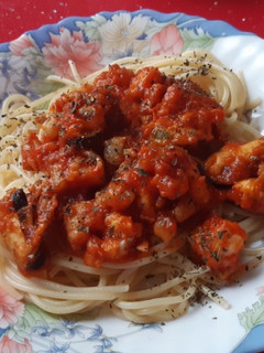 Una foto de Espaguetis frutti di mare con chispa picante