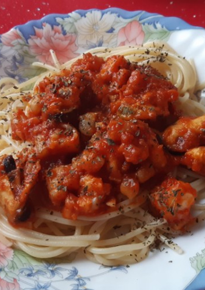 Una foto de Espaguetis frutti di mare con chispa picante