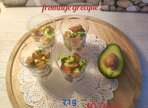 Une photo de Verrine saumon avocat et yaourt grecque