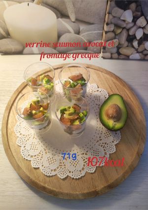 Une photo de Verrine saumon avocat et yaourt grecque