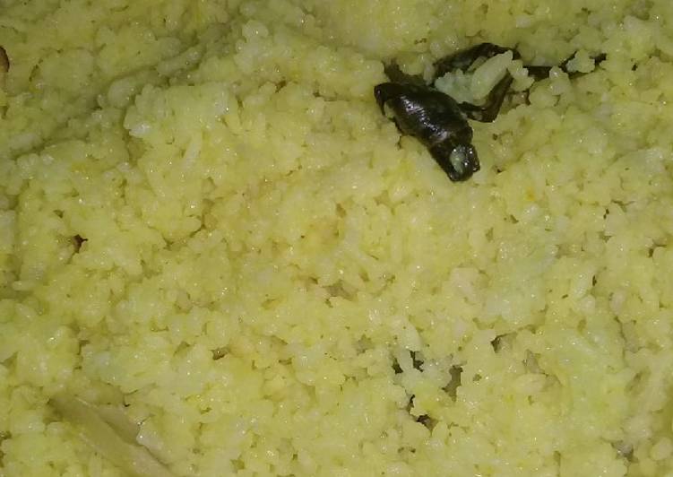 Langkah Mudah untuk Membuat Nasi Kuning Rice Cooker yang Menggugah Selera