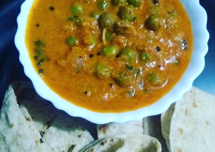 Sprouted Peas Curry