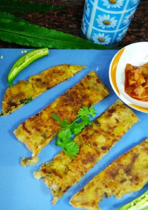 A picture of Paneer aloo liphaha parantha.