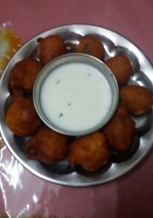 વડા(vada Recipe in Gujarati) રેસીપી મુખ્ય ફોટો