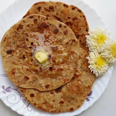 Bottle gourd/Lauki - Stuffed Parantha A picture of Bottle gourd/Lauki - Stuffed Parantha.
