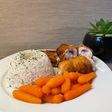 Baconnal és sajttal töltött rántott csirkemell basmati rizzsel