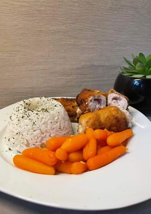 Baconnal és sajttal töltött rántott csirkemell basmati rizzsel recept fotója